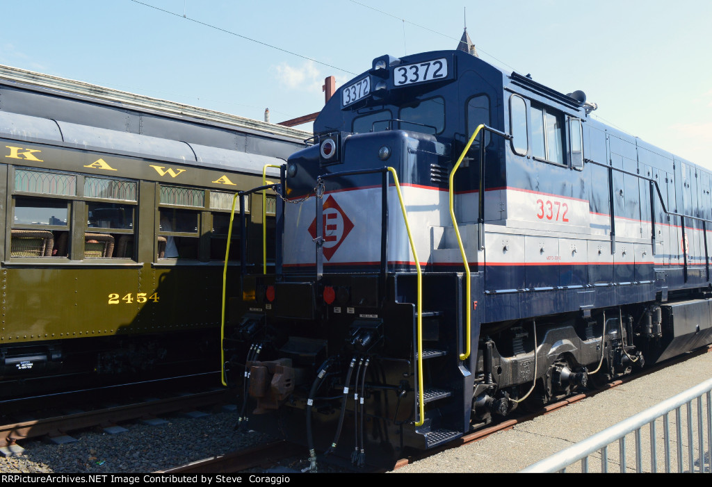 Partial Cab Shot EL 3372 & D,L.&W MU car #2454